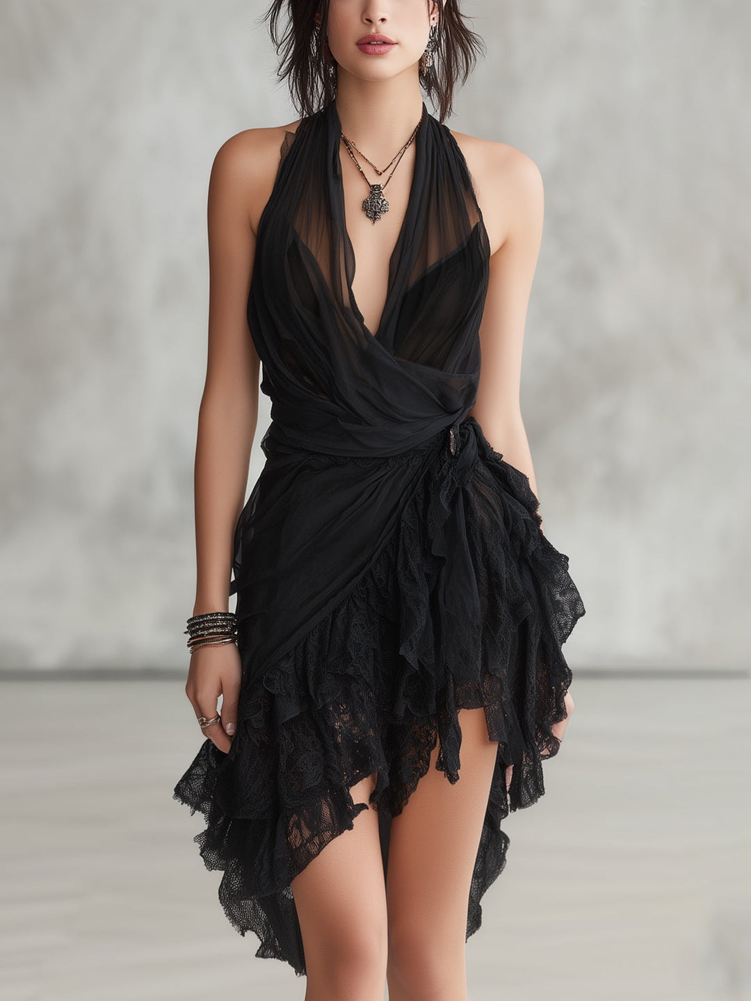 Abito Mini Ruffle in Pizzo con Scollo Halter Nero
