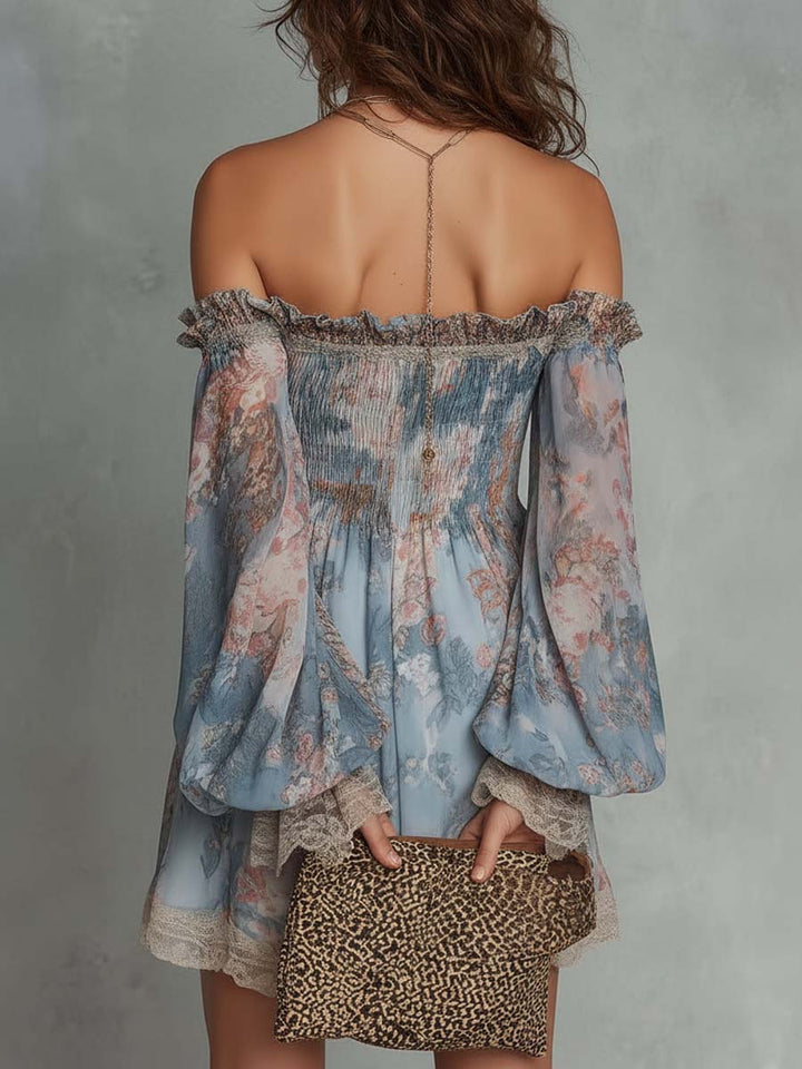 Abito Mini Chiffon Arricciato con Spalle Scoperte e Fiori Romantici
