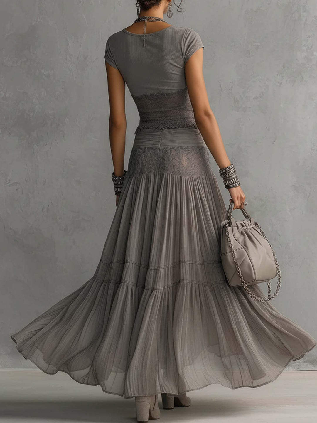Top Grigio in Pizzo Trasparente con Pannelli e Set di Gonna Maxi Plissettata