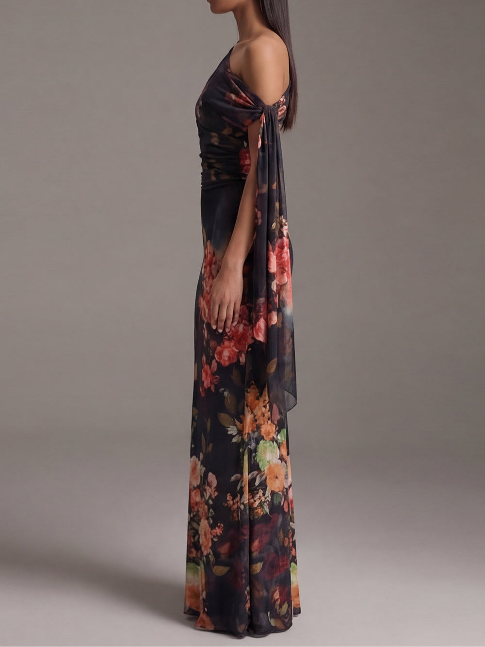 Abito Maxi Plissettato in Chiffon Stampato Nero a Spalla Unica