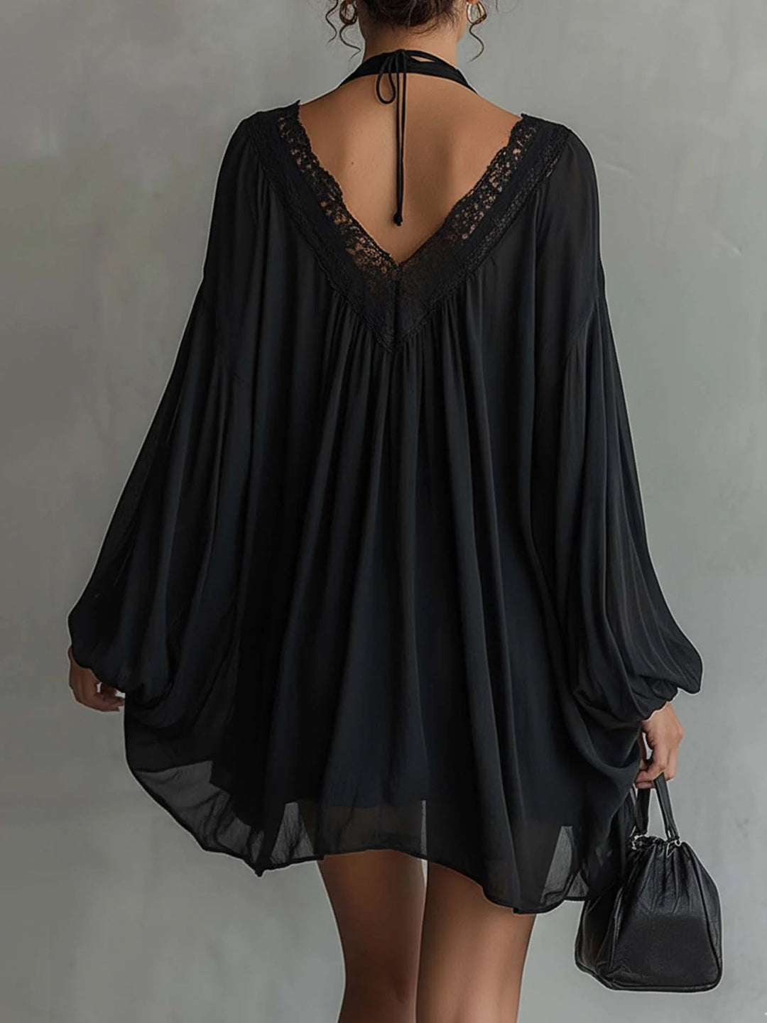 Abito Mini Halter in Chiffon Nero con Collo in Pizzo
