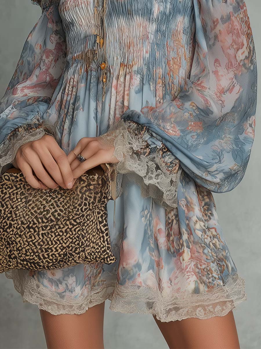 Abito Mini Chiffon Arricciato con Spalle Scoperte e Fiori Romantici