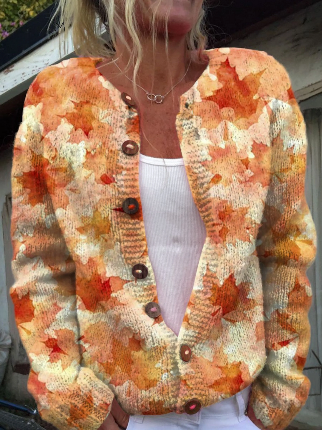 Cardigan con stampa artistica autunnale di foglie d'acero e bottoni