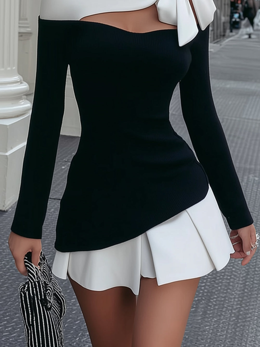 Abito Mini con Spalline e Fiocco Cucito in Bianco e Nero