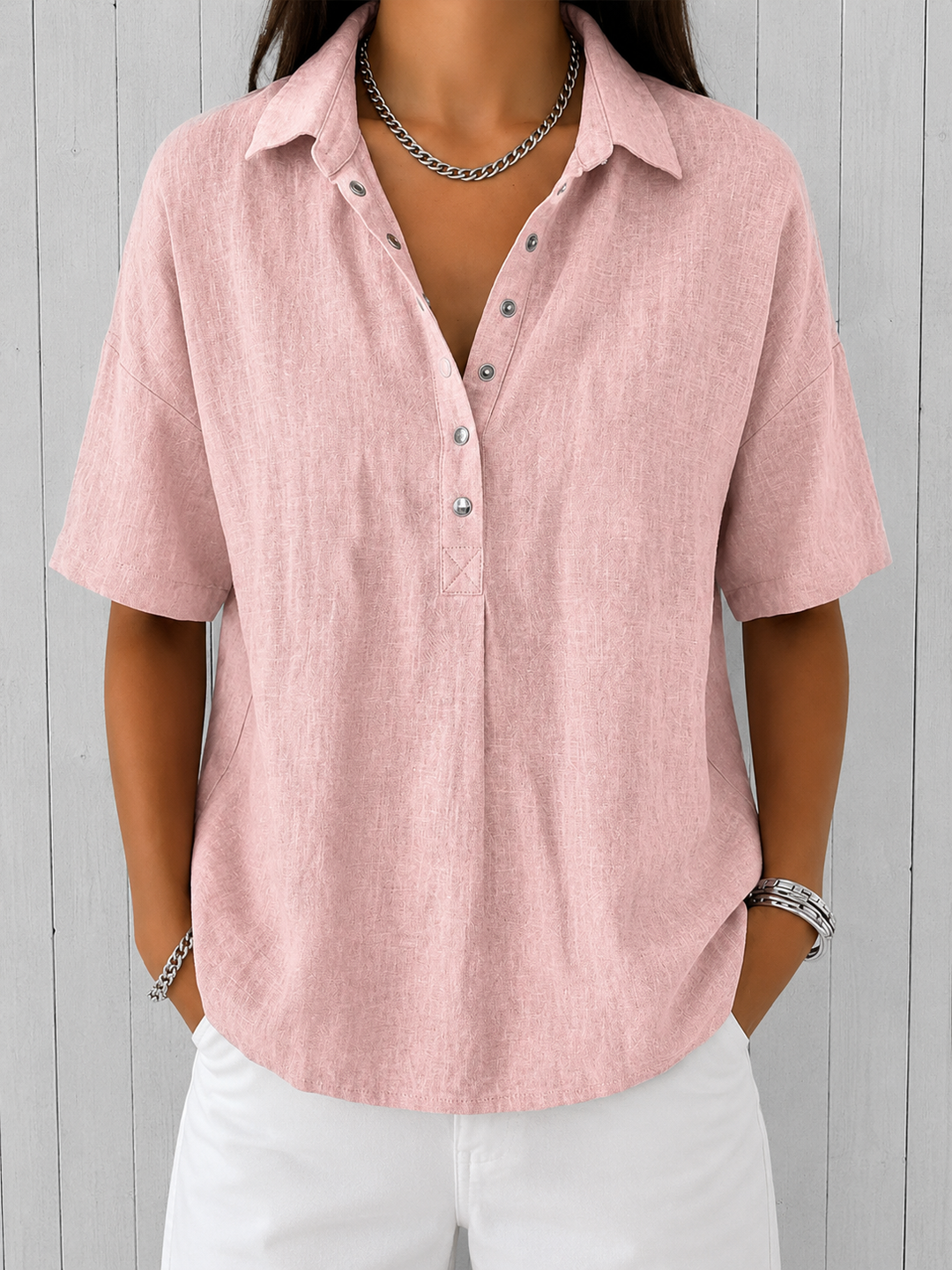 Ava | Blusa con Collo e Dettagli a Bottone