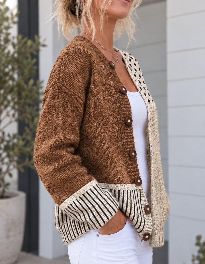 Cardigan minimalista con stampa a pois astratti e bottoni
