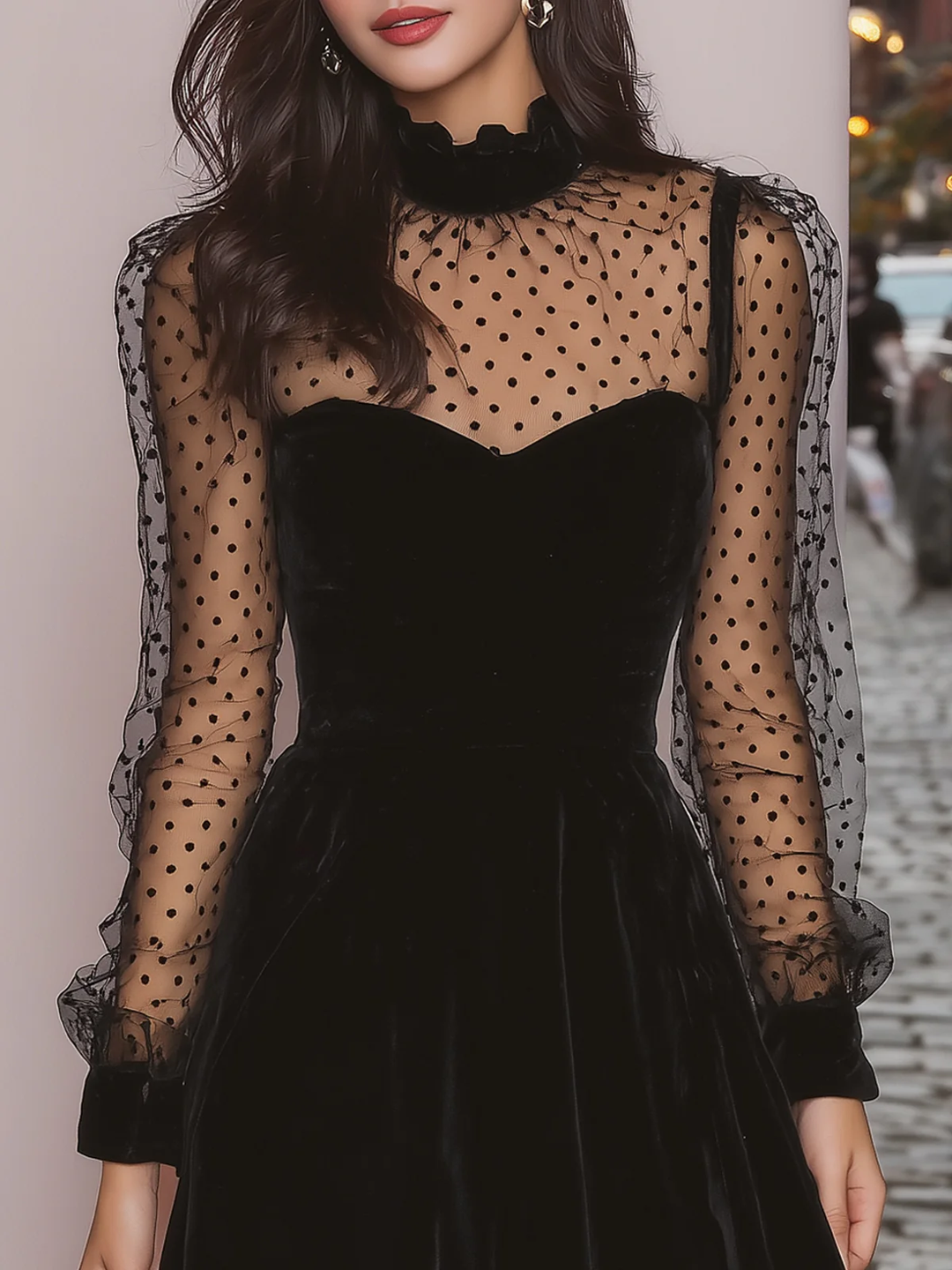 Vestito Mini in Velluto Nero con Maniche Trasparenti a Pois