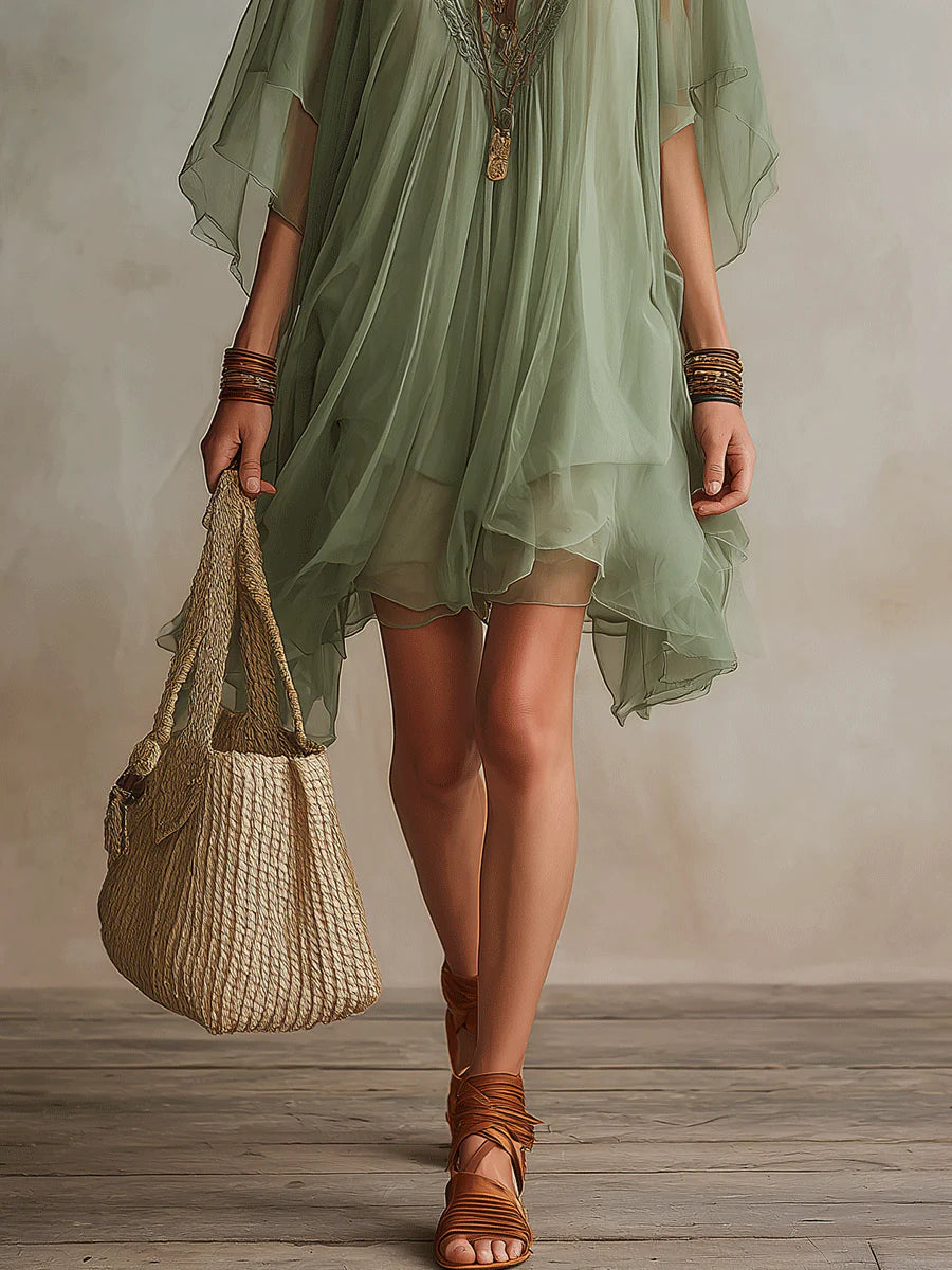 Abito Mini Flowy in Chiffon Verde con Scollatura a V
