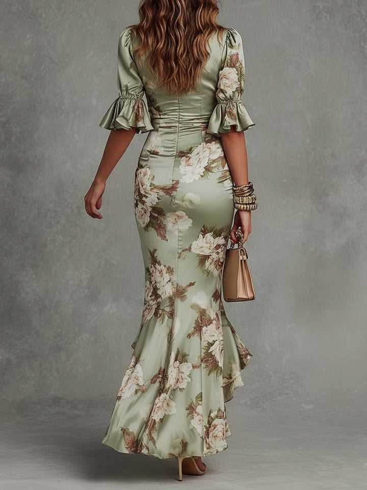 Abito Maxi Asimmetrico in Raso Verde a Fiori con Maniche a Campana Ruffle e Scollatura a V
