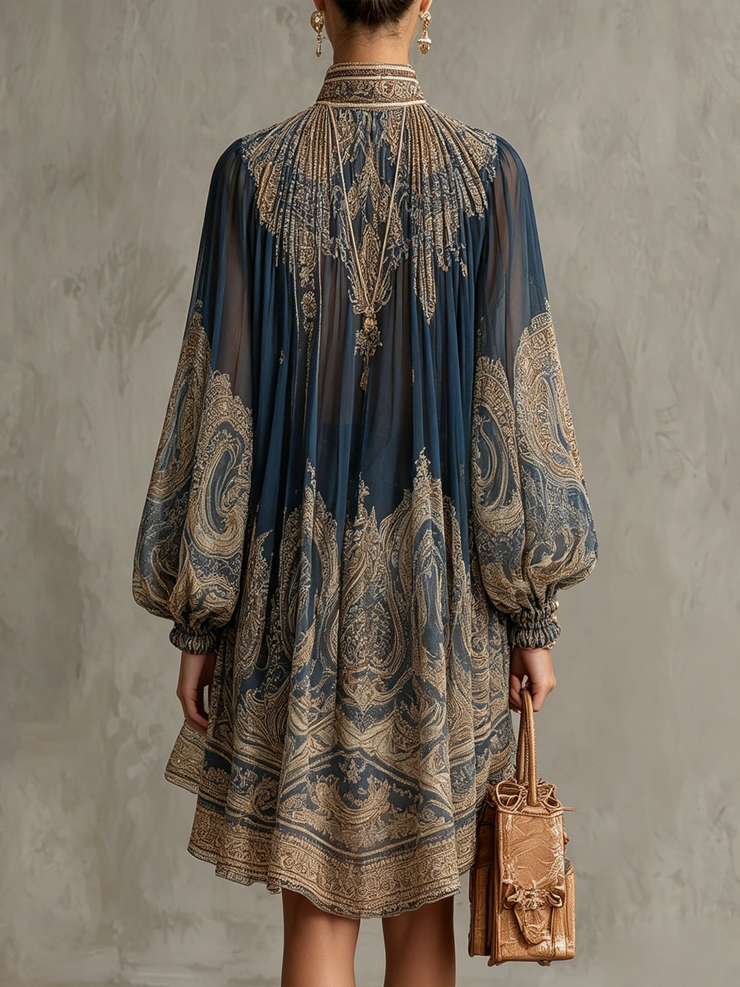Abito Mini in Chiffon Irregolare a Collo Alto con Stampa Barocca Blu Navy