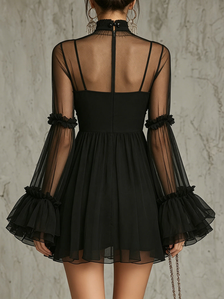 Abito Mini in Chiffon Plissettato con Applicazioni Floreali Nere e Collo Alto