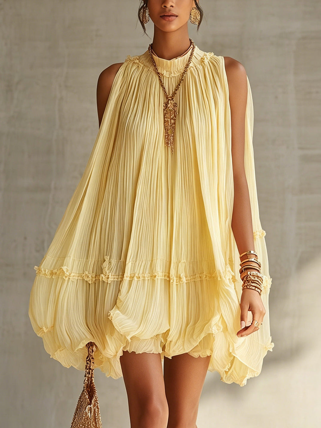 Abito Mini Bubble in Chiffon Giallo con Scollo a Halter e Volant