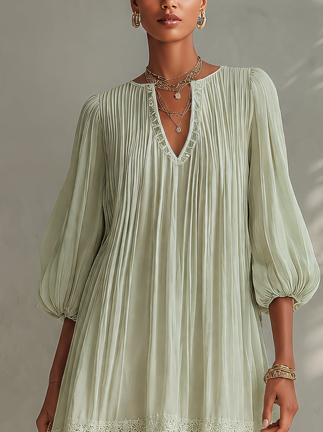 Abito Mini in Chiffon Pieghettato Verde Chiaro con Maniche a Lanternina in Pizzo
