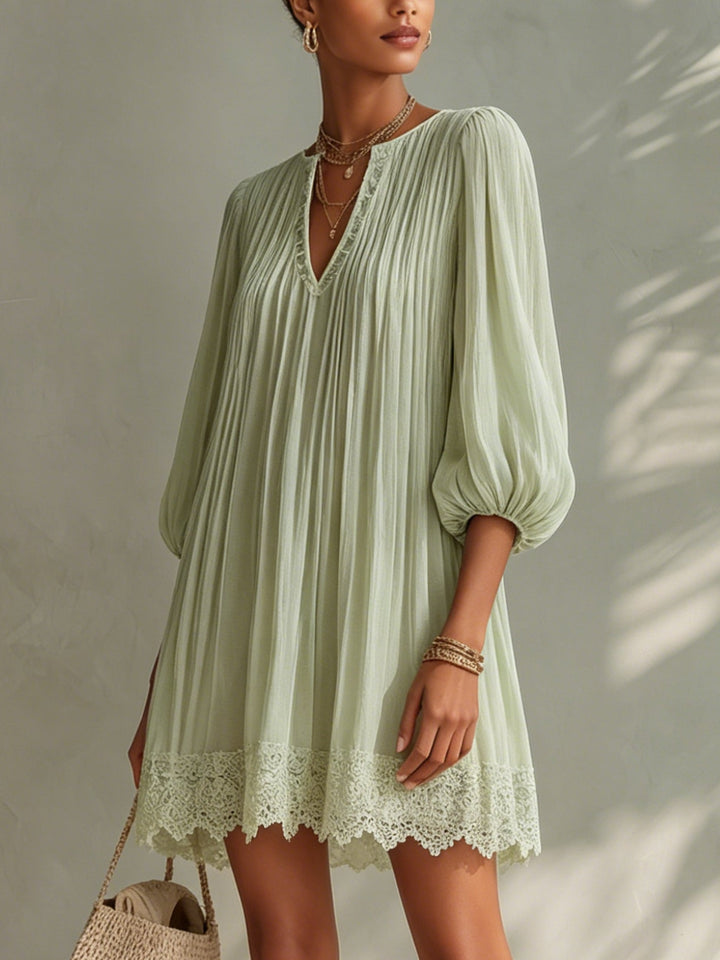 Abito Mini in Chiffon Pieghettato Verde Chiaro con Maniche a Lanternina in Pizzo