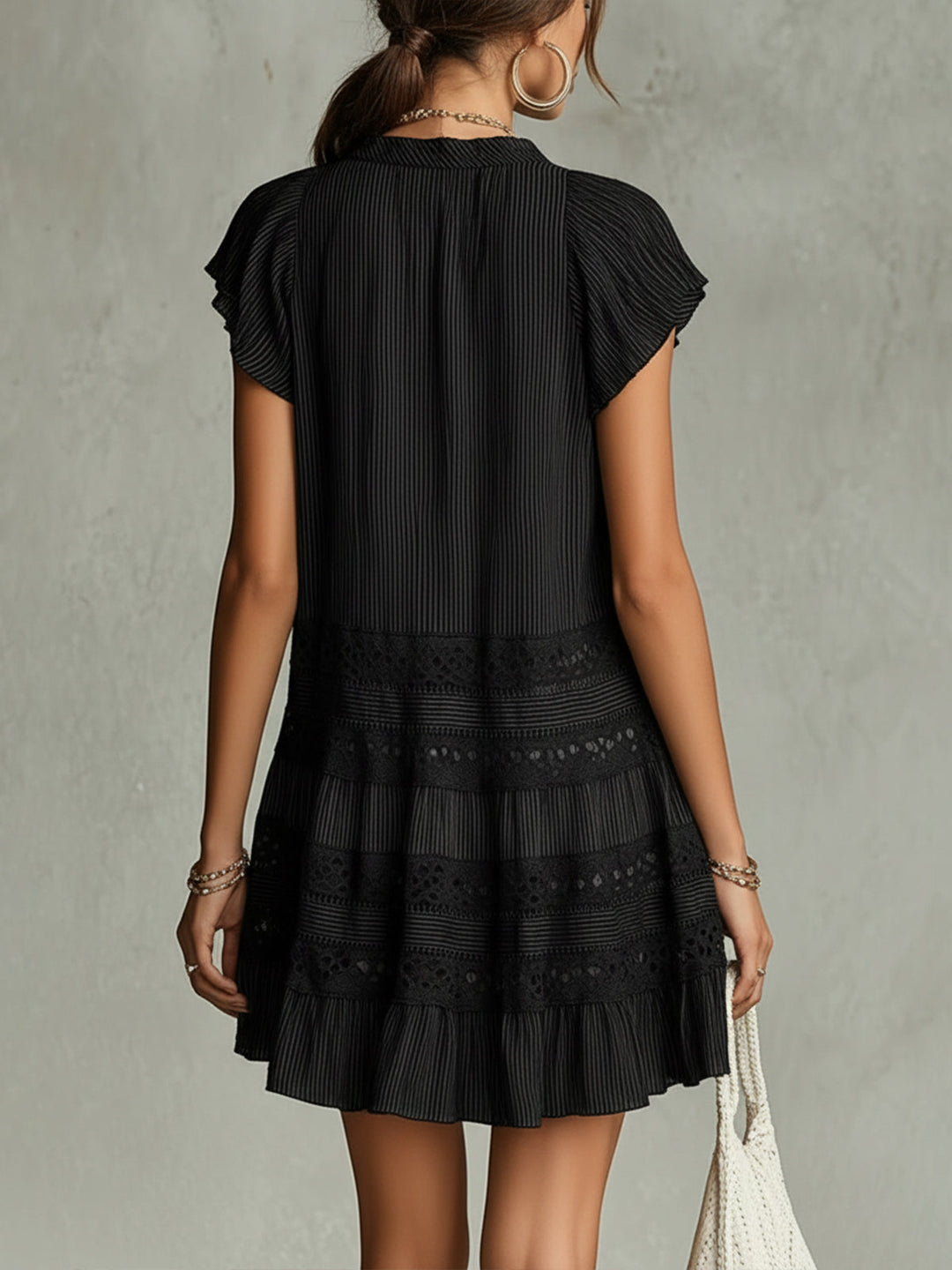 Abito Mini in Chiffon a Righe con Pizzo e Volant