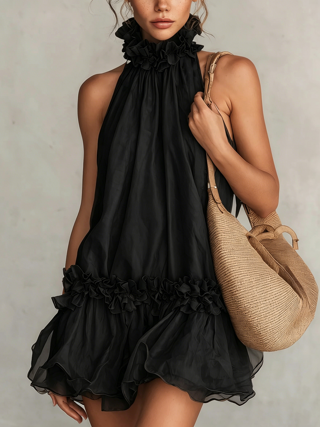 Abito Mini Senza Maniche con Collo Halter in Chiffon Nero con Volant