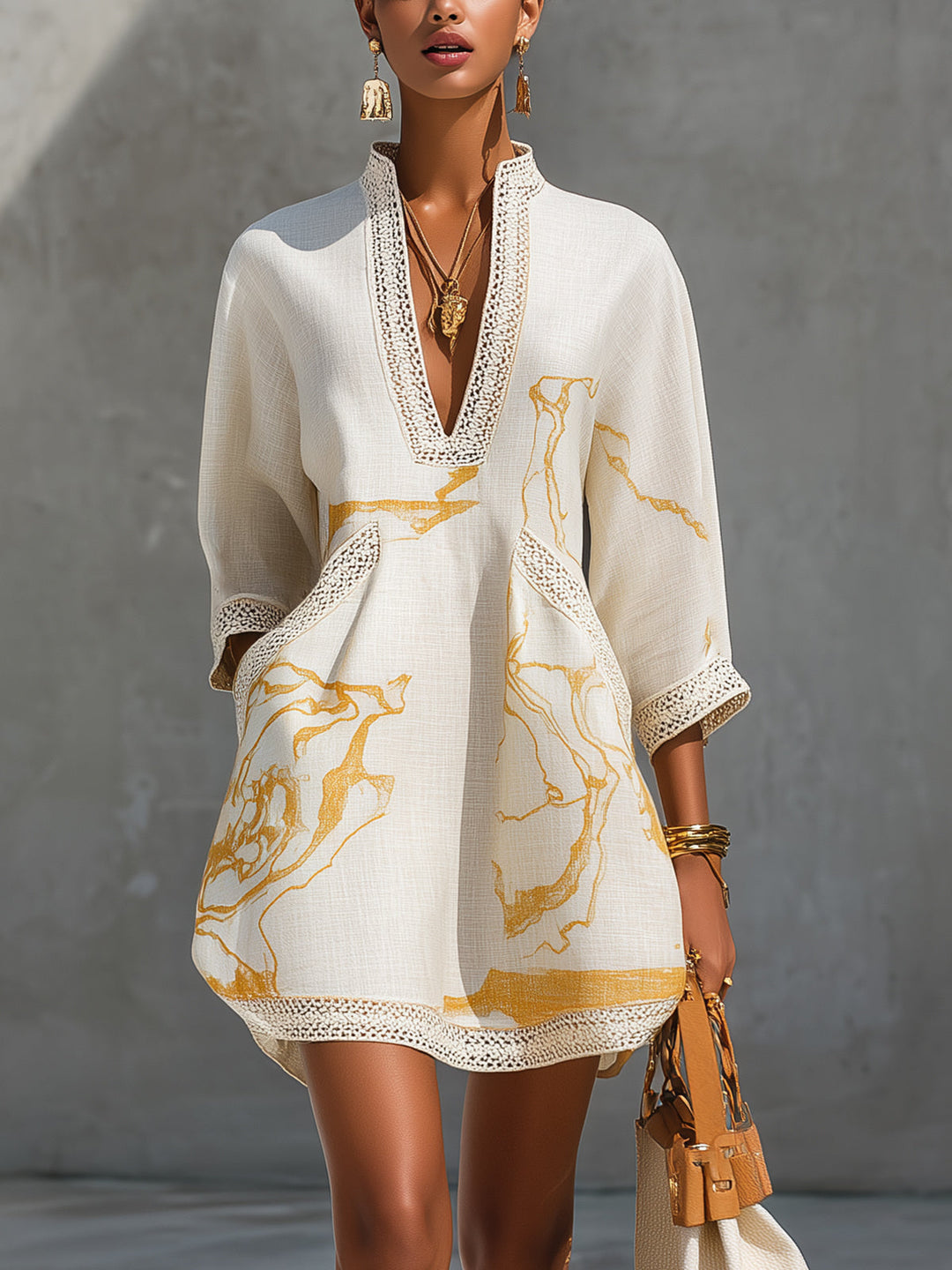 Abito Mini in Pizzo all'Uncinetto con Scollatura a V in Oro Avorio