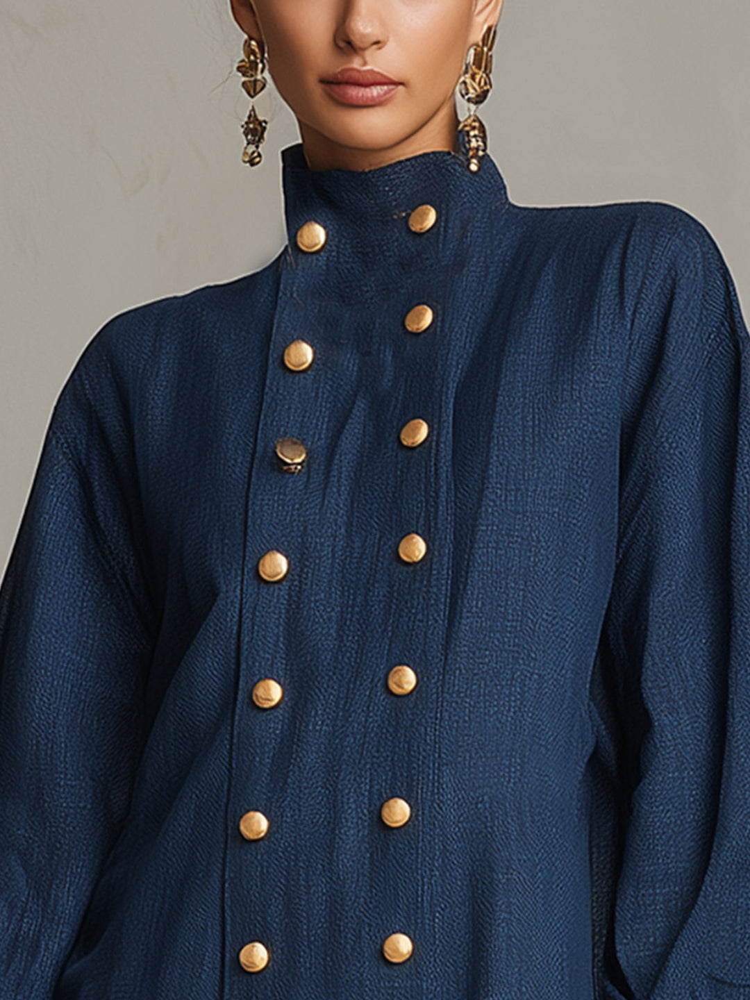 Abito Mini a Collo Alto Blu Navy con Bottoni e Rouches