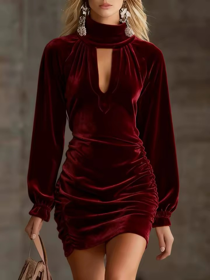 Abito Mini Ruché in Velluto con Collo Alto e Cutout
