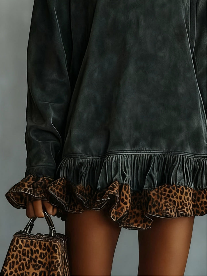 Abito mini in suede con stampa leopardata e orlo a pannelli