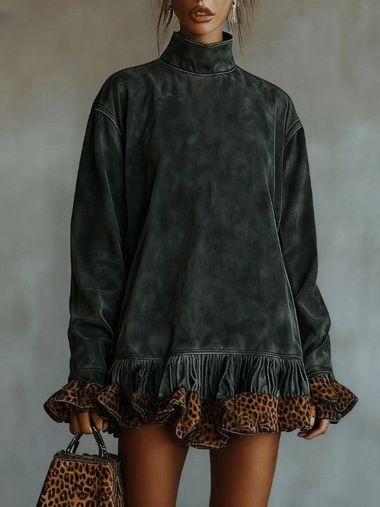 Abito mini in suede con stampa leopardata e orlo a pannelli